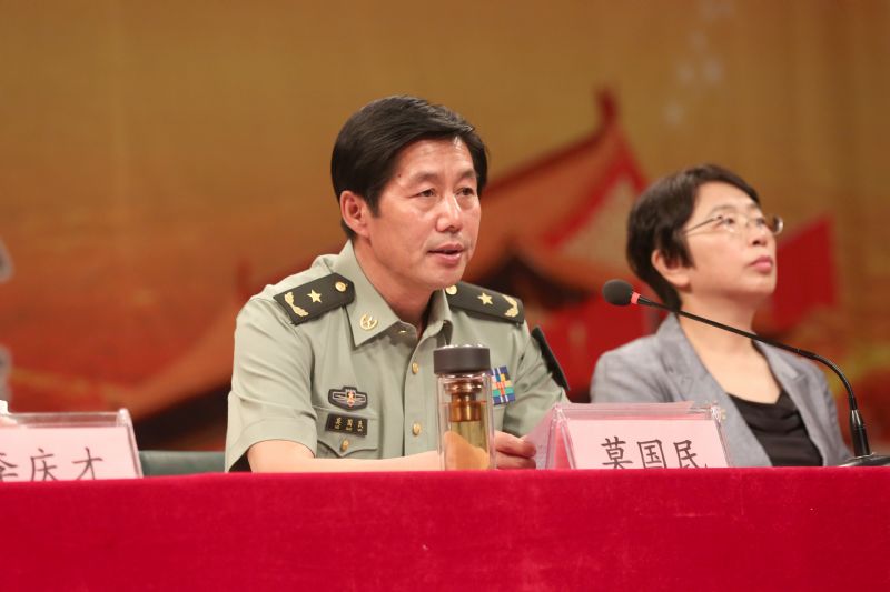 省军区政治部主任莫国民少将讲话