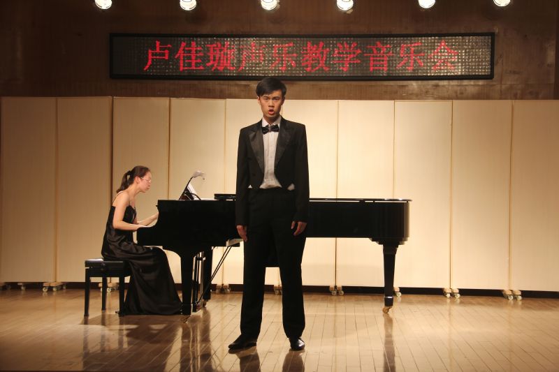 学生高畅正在演唱  艺术指导:王萃    摄影:杨海婷